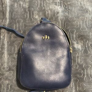 Portland Leather Sydney Sling Bag